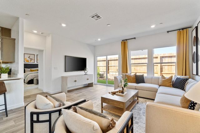 984 Deerhorn Drive W, Madera, CA 93636