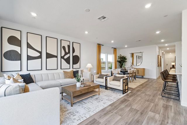 984 Deerhorn Drive W, Madera, CA 93636