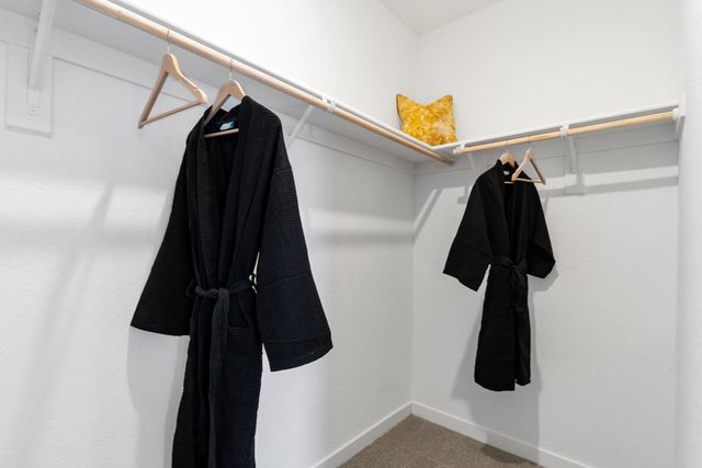 984 Deerhorn Drive W, Madera, CA 93636