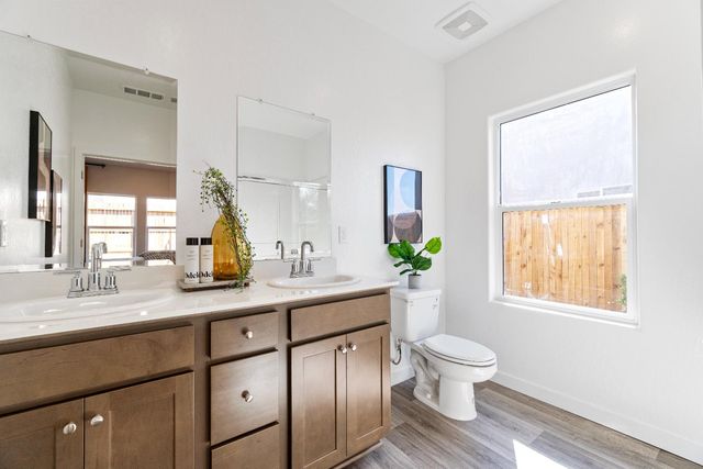 984 Deerhorn Drive W, Madera, CA 93636