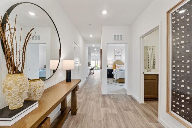 984 Deerhorn Drive W, Madera, CA 93636