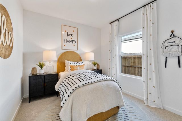 984 Deerhorn Drive W, Madera, CA 93636