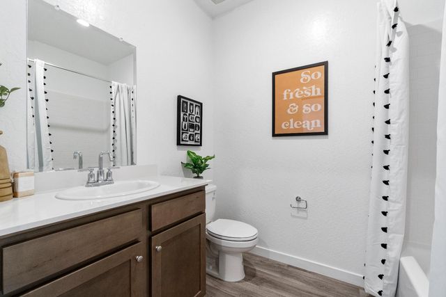 984 Deerhorn Drive W, Madera, CA 93636