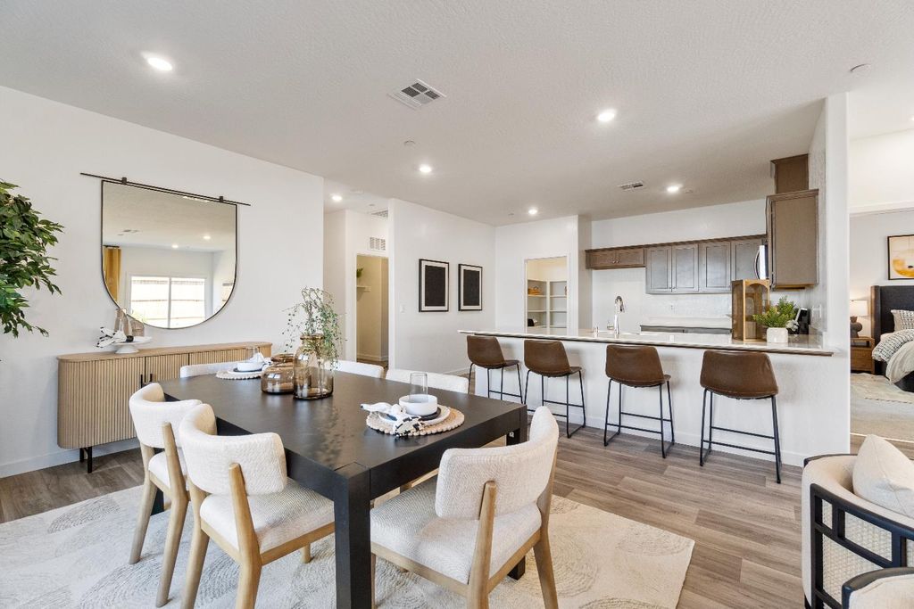 Image 15 of property listing at 984 Deerhorn Drive W, Madera, CA 93636