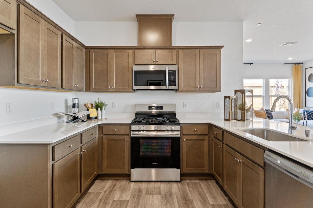 Image 17 of property listing at 984 Deerhorn Drive W, Madera, CA 93636