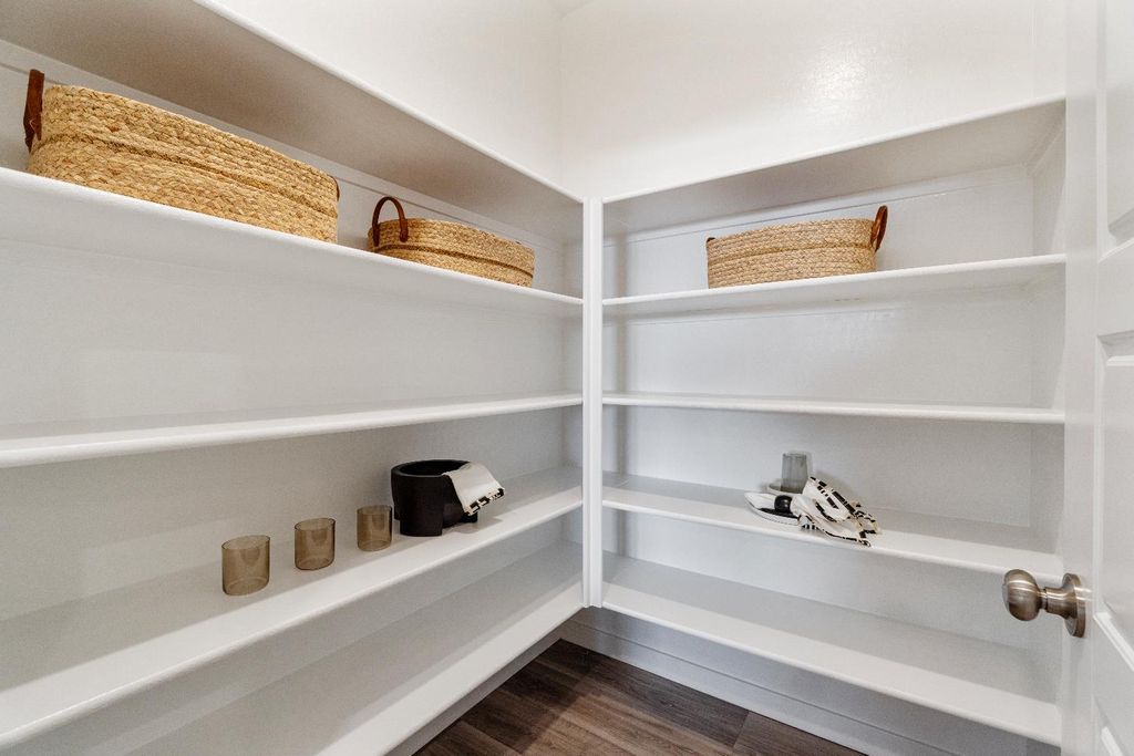 Image 18 of property listing at 984 Deerhorn Drive W, Madera, CA 93636