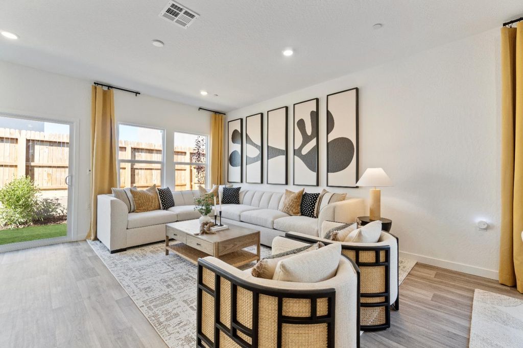 Image 21 of property listing at 984 Deerhorn Drive W, Madera, CA 93636