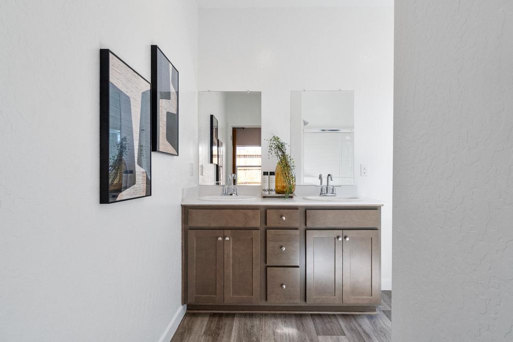 Image 27 of property listing at 984 Deerhorn Drive W, Madera, CA 93636