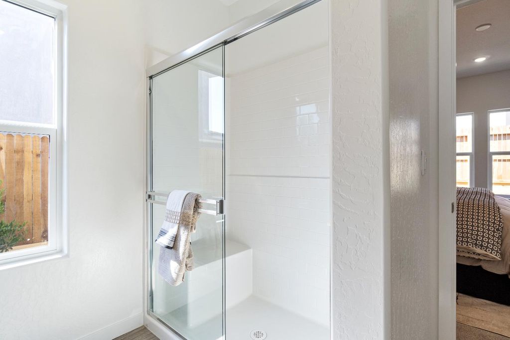 Image 29 of property listing at 984 Deerhorn Drive W, Madera, CA 93636