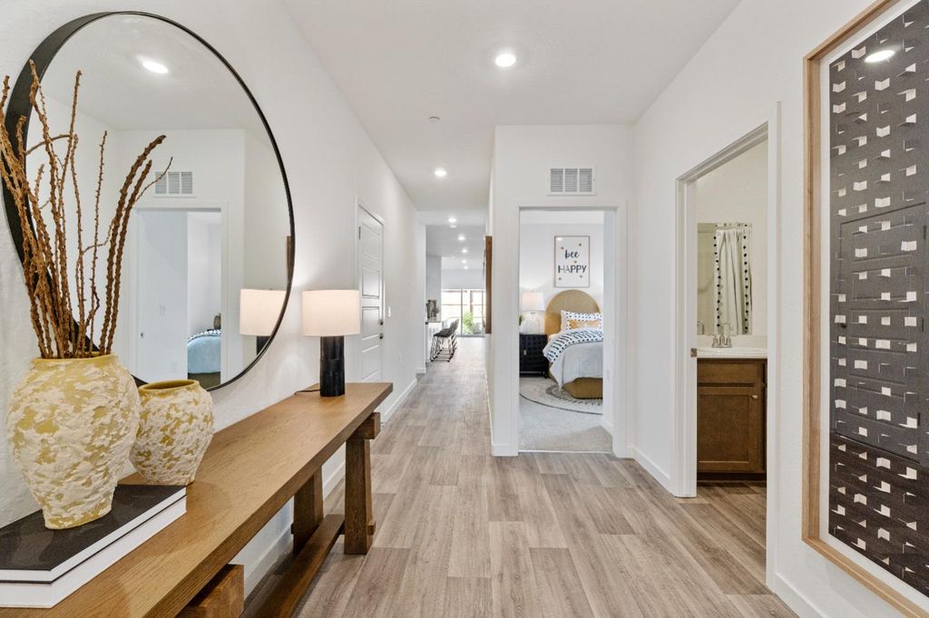 Image 5 of property listing at 984 Deerhorn Drive W, Madera, CA 93636