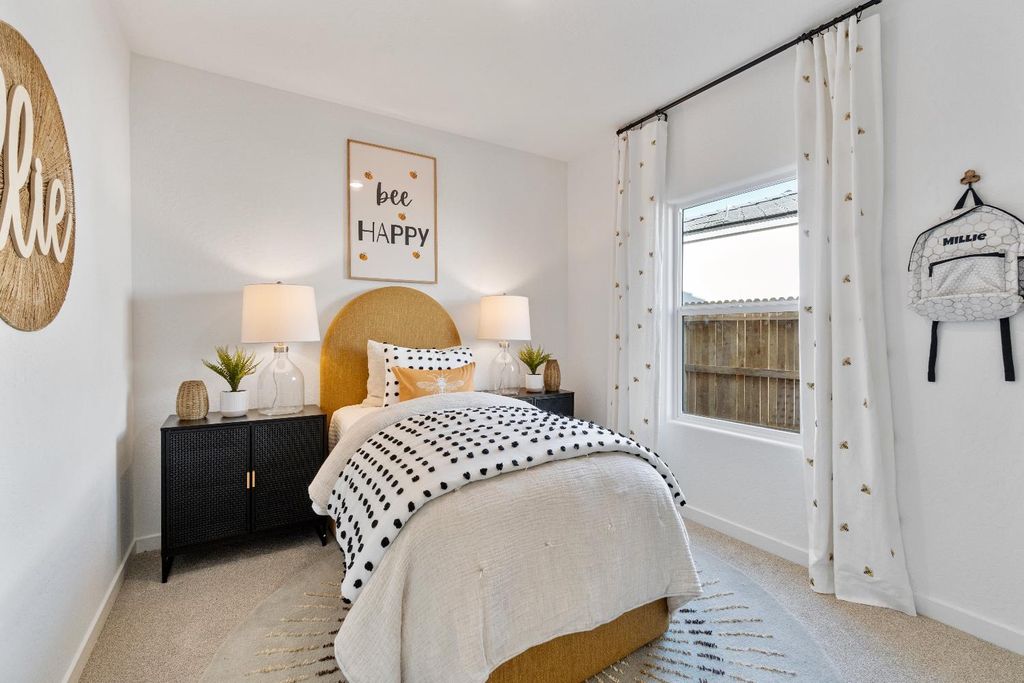 Image 7 of property listing at 984 Deerhorn Drive W, Madera, CA 93636