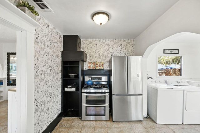 4037 42nd St, Sacramento, CA 95820