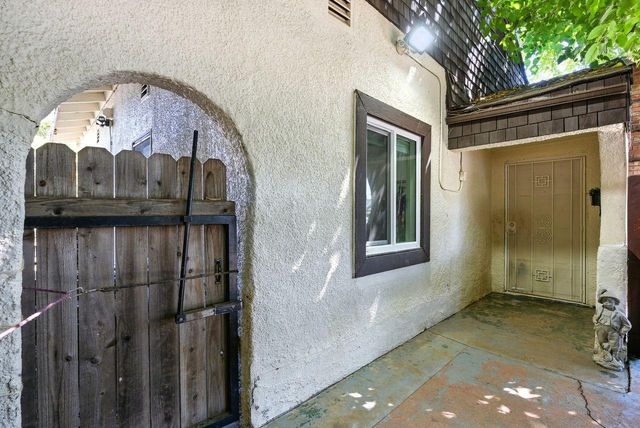 4037 42nd St, Sacramento, CA 95820