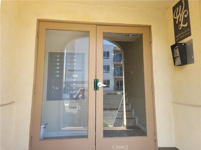 11041 La Maida, North Hollywood, CA 91601