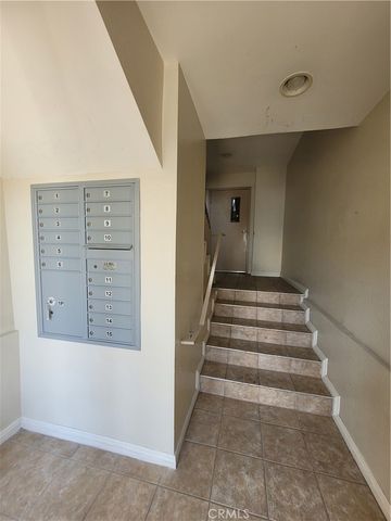 11041 La Maida, North Hollywood, CA 91601