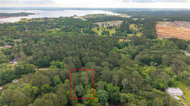 1070 Apache Dr, Conroe, TX 77316