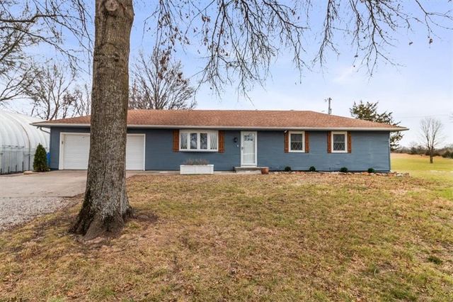 24307 S Rockhaven Road, Peculiar, MO 64078