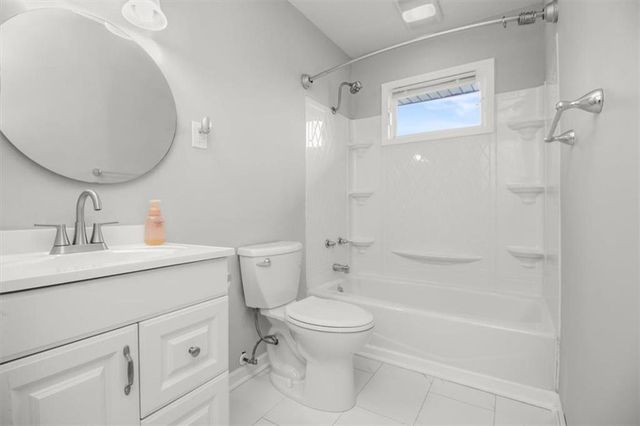 24307 S Rockhaven Road, Peculiar, MO 64078