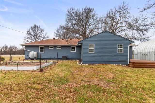 24307 S Rockhaven Road, Peculiar, MO 64078