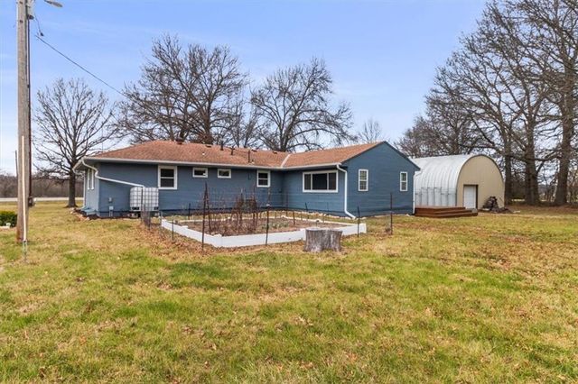 24307 S Rockhaven Road, Peculiar, MO 64078
