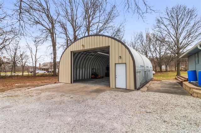 24307 S Rockhaven Road, Peculiar, MO 64078