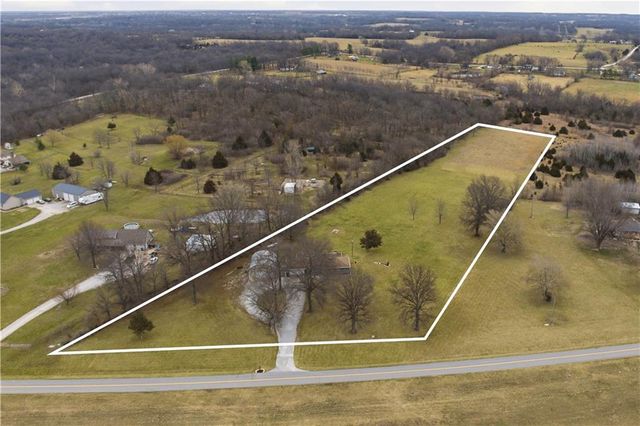 24307 S Rockhaven Road, Peculiar, MO 64078