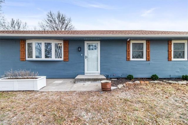 24307 S Rockhaven Road, Peculiar, MO 64078