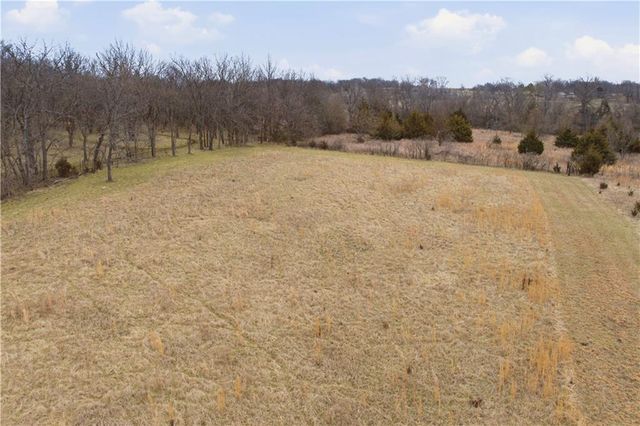 24307 S Rockhaven Road, Peculiar, MO 64078