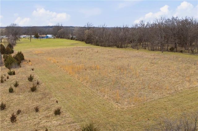 24307 S Rockhaven Road, Peculiar, MO 64078