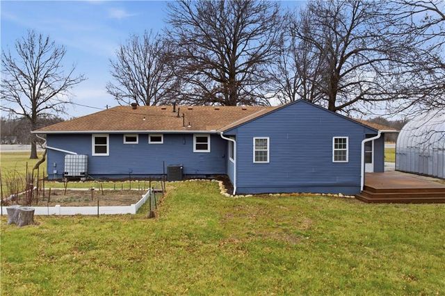 24307 S Rockhaven Road, Peculiar, MO 64078