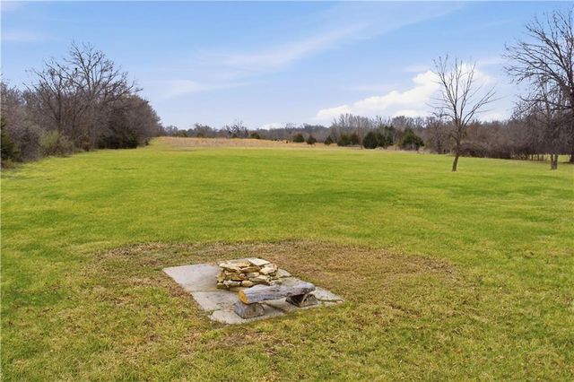 24307 S Rockhaven Road, Peculiar, MO 64078