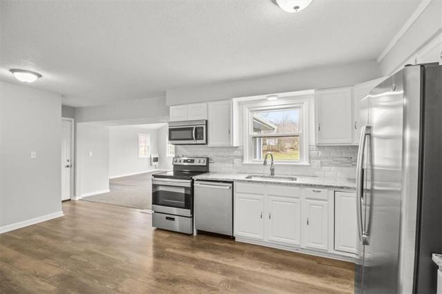 24307 S Rockhaven Road, Peculiar, MO 64078