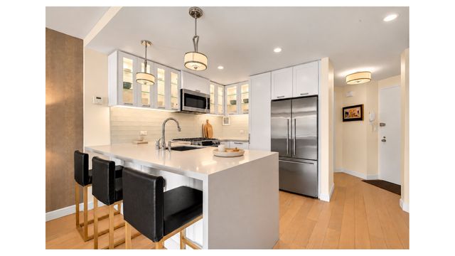 330 E 38th St Apt 9P, New York City, NY 10016