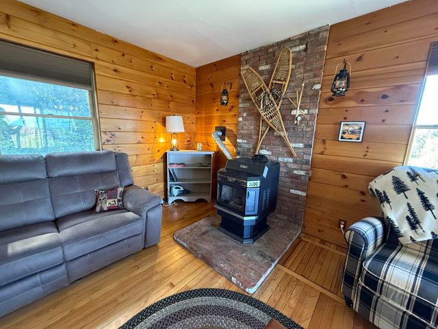 216 Ghastly Job Way, Wilmington, VT 05363