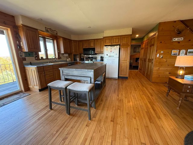 216 Ghastly Job Way, Wilmington, VT 05363