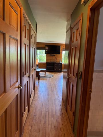 216 Ghastly Job Way, Wilmington, VT 05363