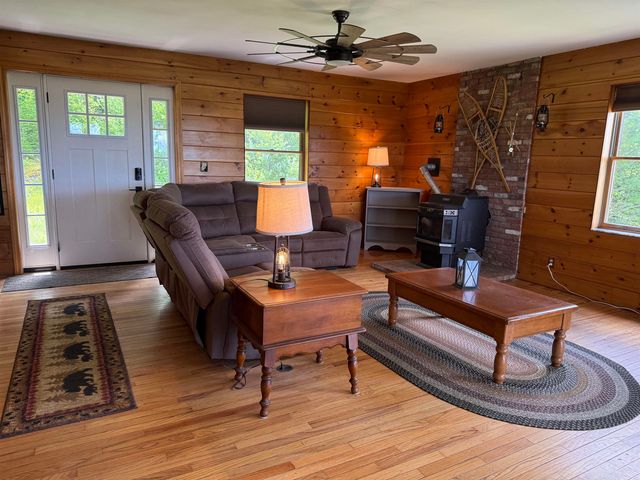216 Ghastly Job Way, Wilmington, VT 05363