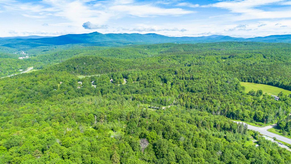 216 Ghastly Job Way, Wilmington, VT 05363