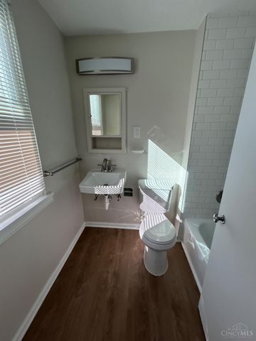 6 Chalmers Court, Greenhills, OH 45218