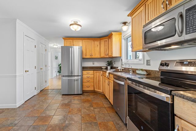 2 Sanborn Road, Hampton Falls, NH 03844