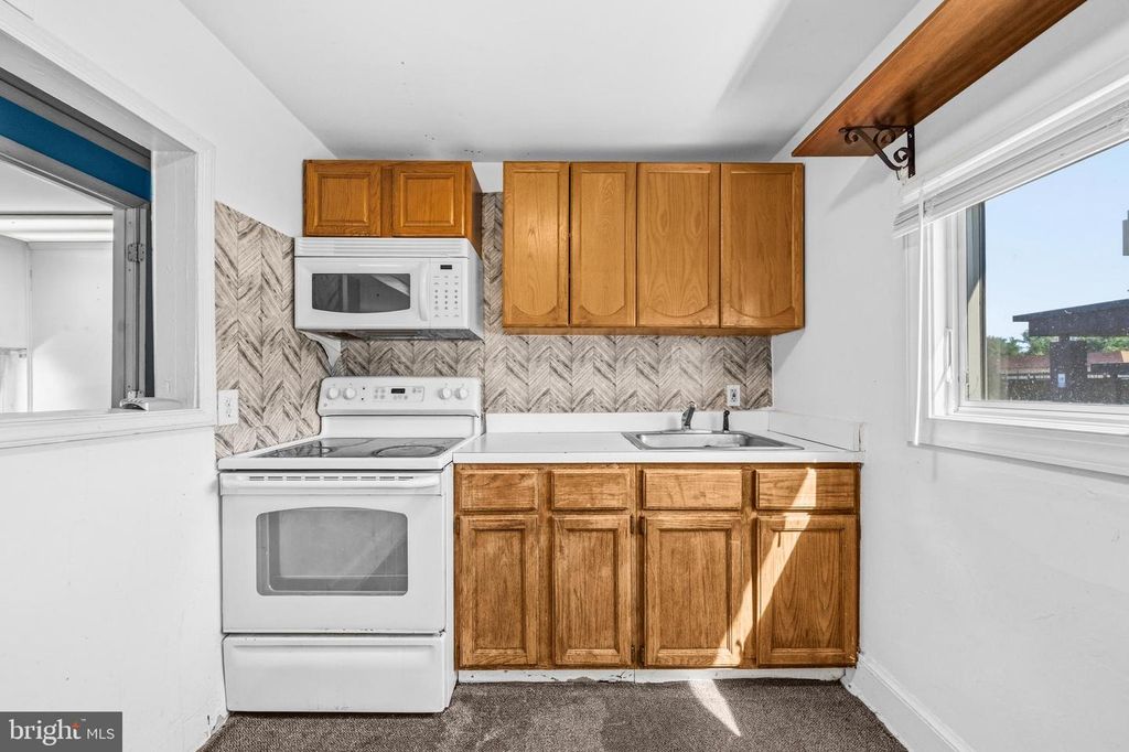 Image 16 of property listing at 201 MAIN ST, Laurel, MD 20707
