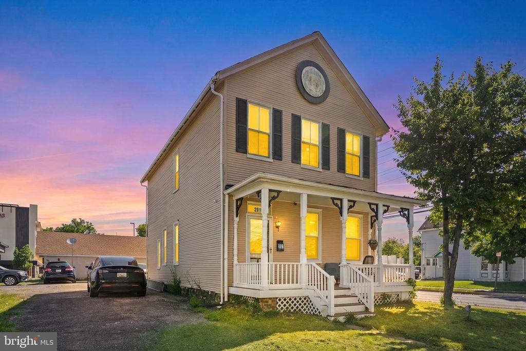 Image 2 of property listing at 201 MAIN ST, Laurel, MD 20707