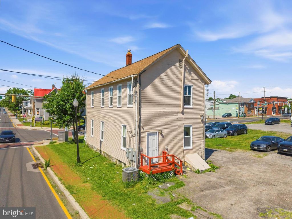 Image 26 of property listing at 201 MAIN ST, Laurel, MD 20707