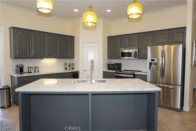 22142 Hoofbeat, Canyon Lake, CA 92587
