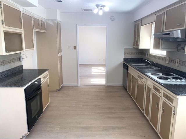 13611 Elm Court, Sugar Land, TX 77498