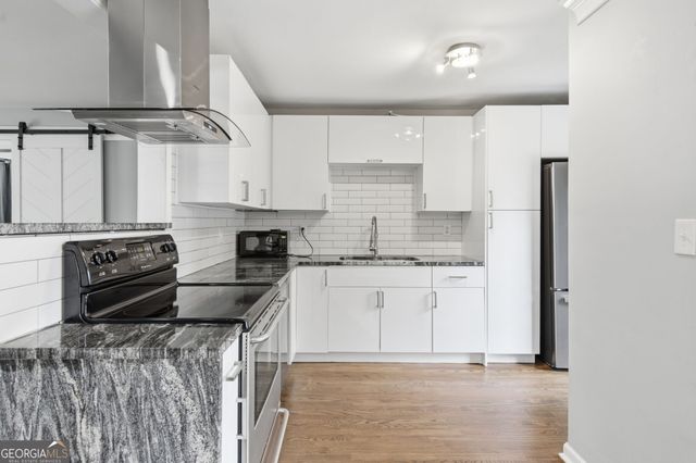 1402 Midlawn Drive, Decatur, GA 30032