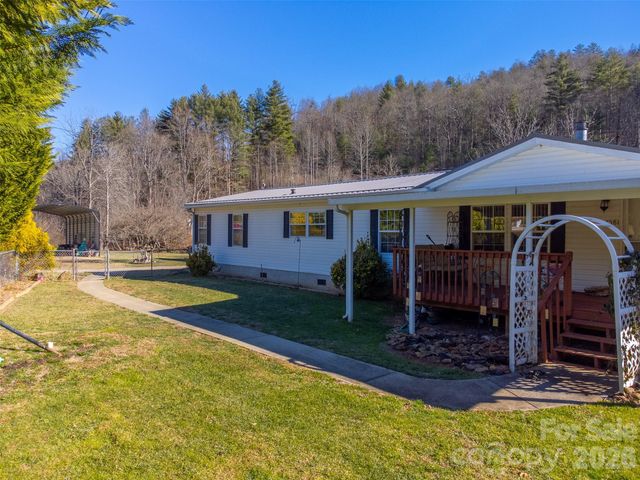 7581 Hwy 441 Highway S, Sylva, NC 28779