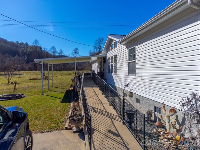 7581 Hwy 441 Highway S, Sylva, NC 28779