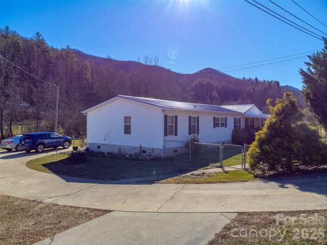 7581 Hwy 441 Highway S, Sylva, NC 28779