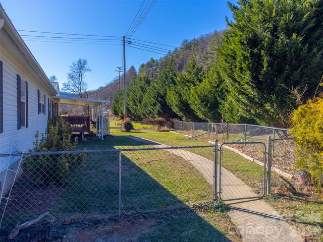 7581 Hwy 441 Highway S, Sylva, NC 28779